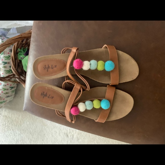 Sandals - Picture 3 of 3